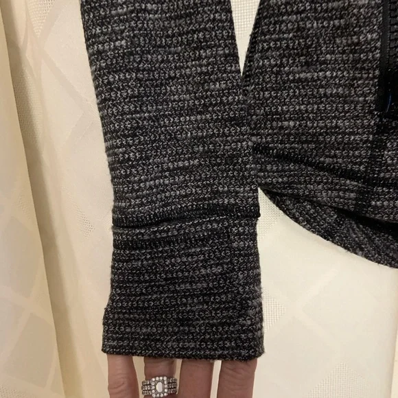 Lululemon sit-up jacket size 4 - Picture 3 of 8